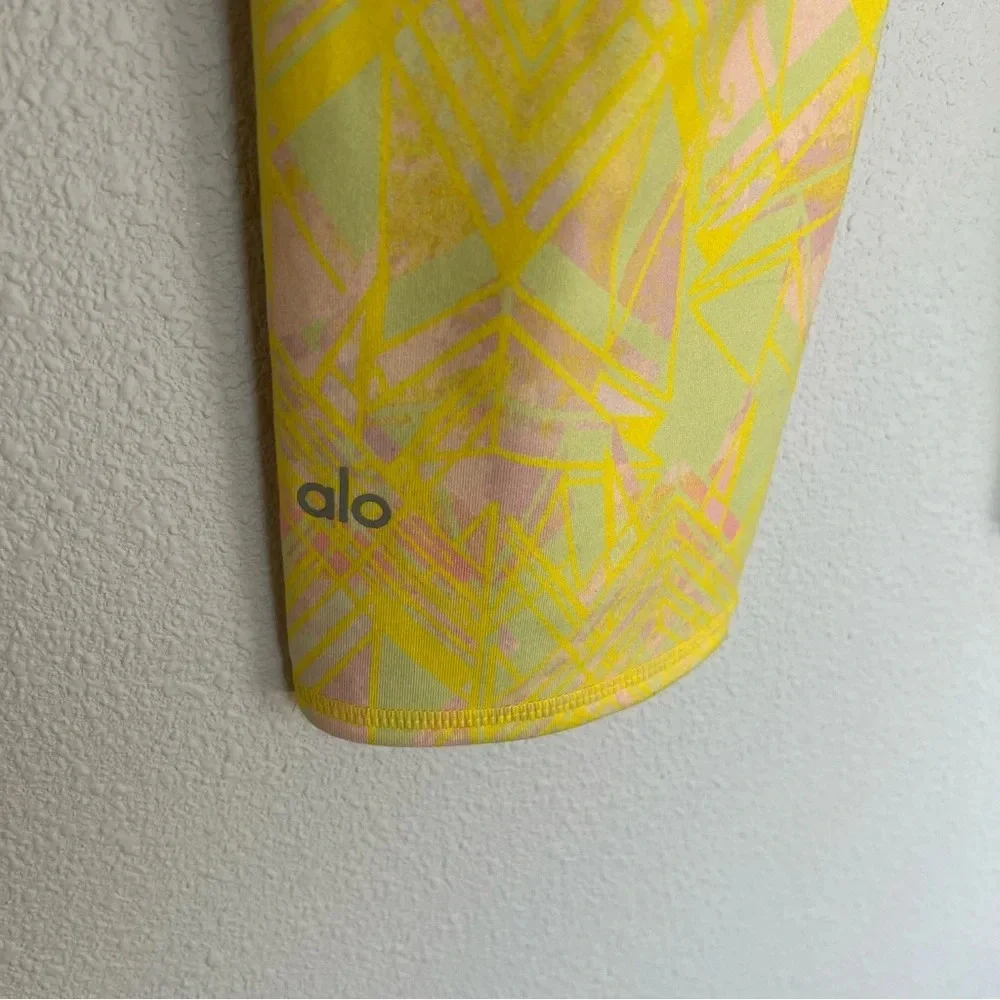 New Alo Yoga Airbrush Capri Leggings Zest Indio Geometric Print NWT Medium